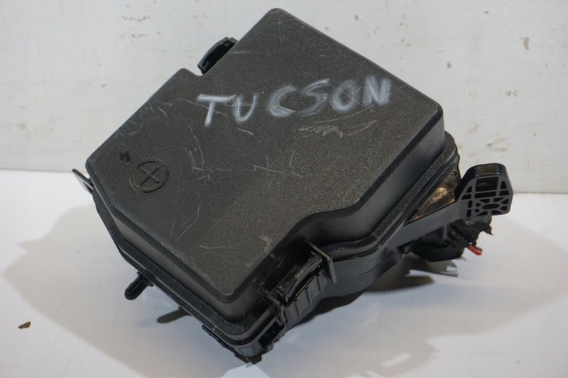 HYUNDAI TUCSON IV SKRZYNKA BEZPIECZNIKÓW