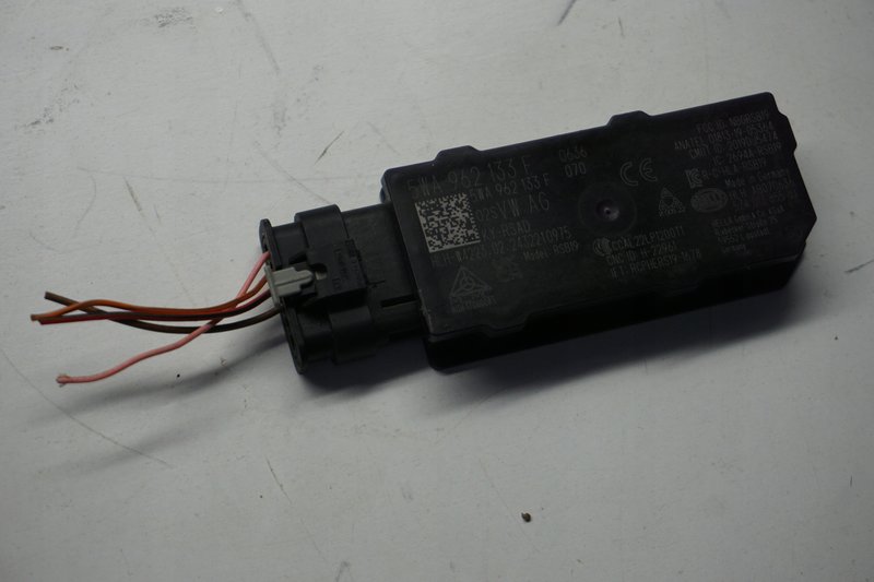 CUPRA FORMENTOR LEON IV WZMACNIACZ ANTENY 5WA962133F