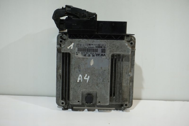 AUDI A4 B9 KOMPUTER SILNIKA 04L907309L