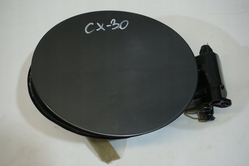 MAZDA CX-30 CX30 OBUDOWA KLAPKA WLEWU PALIWA DFR542431