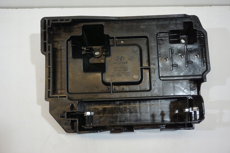 HYUNDAI TUCSON IV PODSTAWA AKUMULATORA 37150-N7000