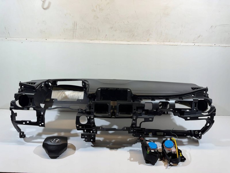 HYUNDAI KONA I KONSOLA DESKA PASY AIRBAG