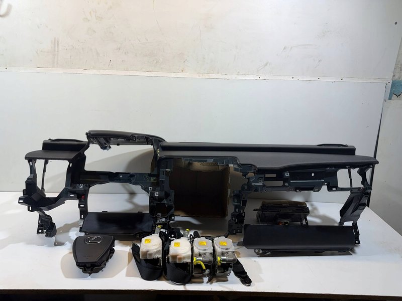 LEXUS UX LIFT KONSOLA DESKA AIRBAG PASY PODUSZKI