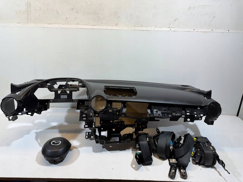 MAZDA CX3 CX-3 KONSOLA DESKA PODUSZKI PASY AIRBAG