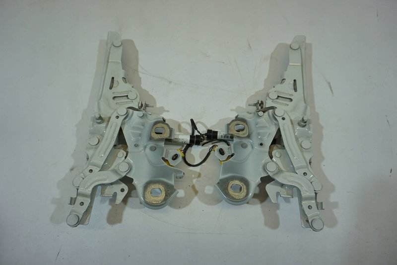 BMW 2 F22 ZAWIASY MASKI NABOJE PIROTECHNICZNE 0589-P1-000095