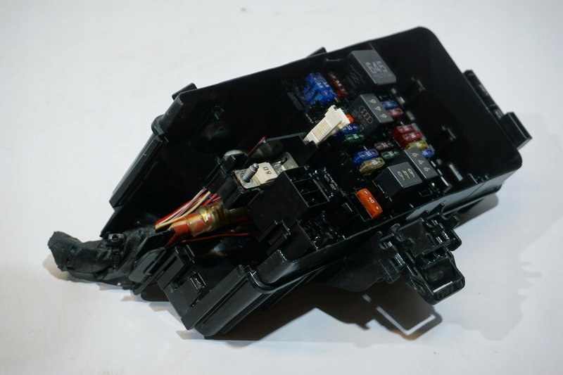 AUDI SKODA OE SKRZYNKA BEZPIECZNIKÓW 5WA907361A