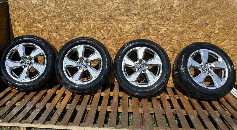 TOYOTA OE RAV 4 IV FELGI ALUMINIOWE KOŁA OPONY 18x7J 5x114.3 ET35 225/60