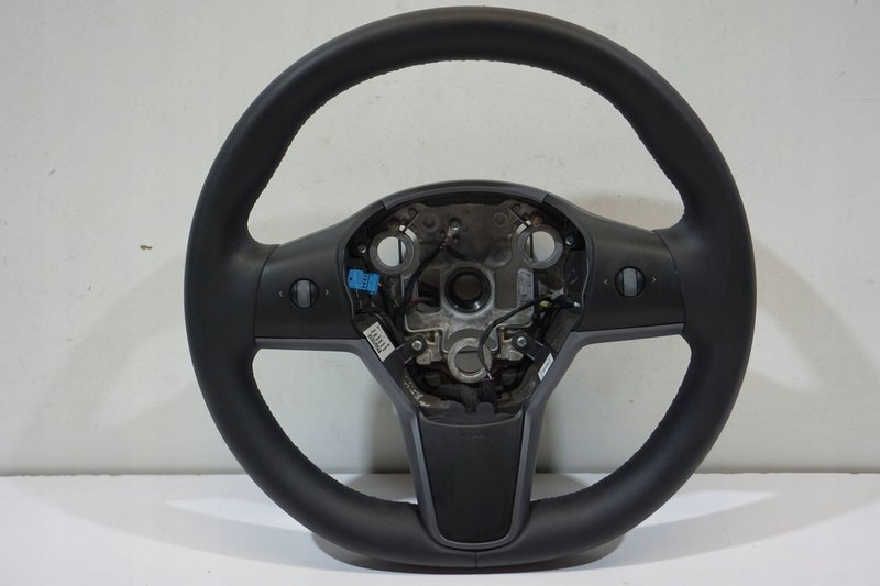 TESLA MODEL Y KIEROWNICA MULTIFUNKCYJNA SKÓRZANA 1626599-00-D