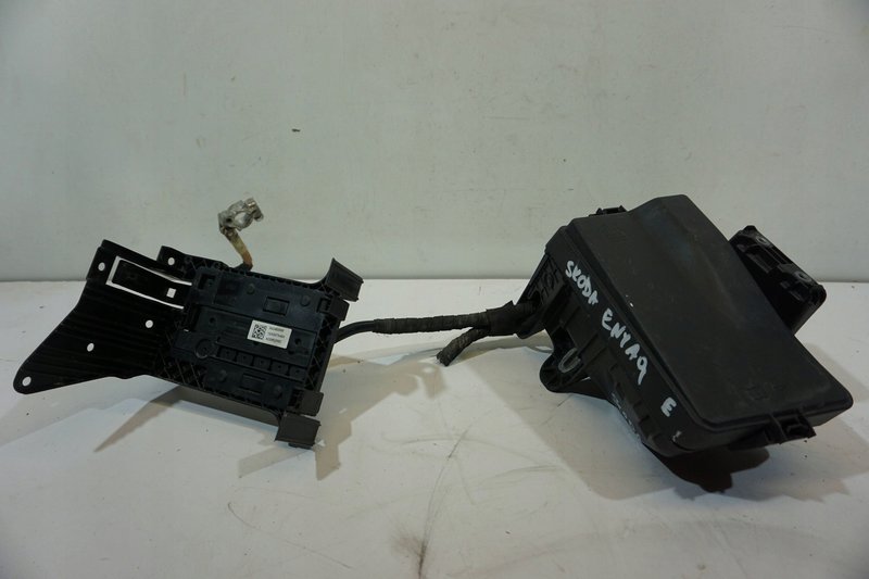 SKODA ENYAQ IV SKRZYNKA BEZPIECZNIKÓW 1EA937548A 5WA937132A