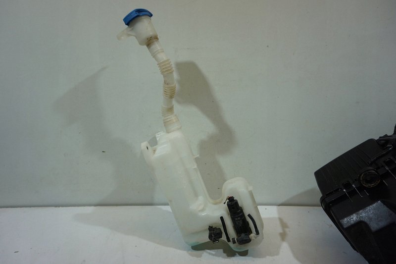VOLKSWAGEN TAIGO ZBIORNICZEK SPRYSKIWACZY