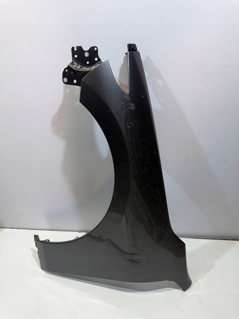 MAZDA 3 BP IV 46G BŁOTNIK PRZEDNI LEWY PRZÓD