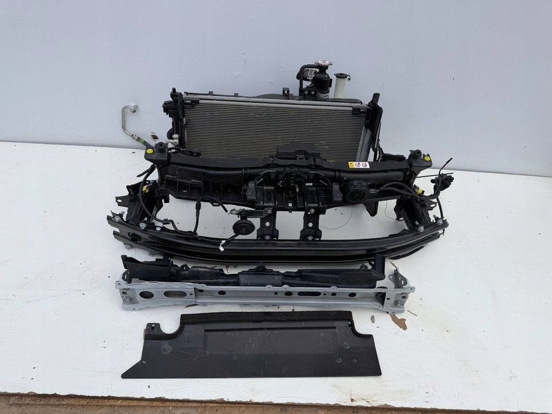 MAZDA 2 IV TOYOTA YARIS IV PAS PRZEDNI 1.5 CHŁODNICE WENTYLATOR BELKA