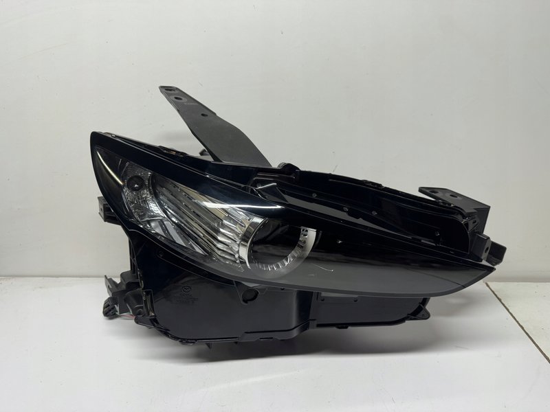 MAZDA CX-30 CX30 LAMPA PRAWA PRZÓD PRZEDNIA DFR7-51030 11 PIN
