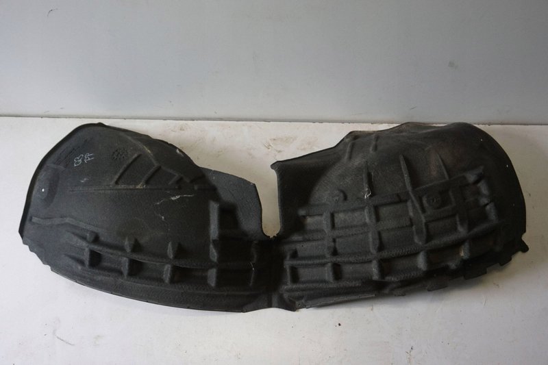 AUDI Q3 NADKOLE PRZEDNIE PRAWE PRAWY PRZÓD 8U0821172E