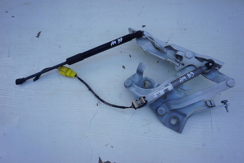 AUDI A4 B9 ZAWIAS SIŁOWNIK MASKI 8W0823823