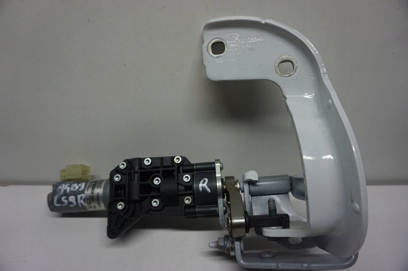 AUDI A4 B9 ALLROAD ZAWIAS SIŁOWNIK KLAPY BAGAŻNIKA 8W9827852A