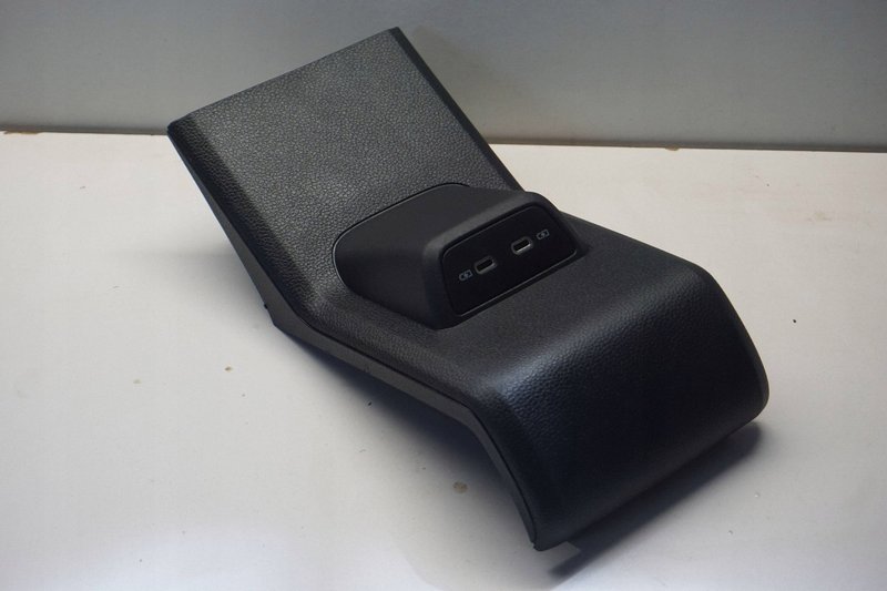 VW GOLF VIII GNIAZDO USB DEKOR 2G6035954