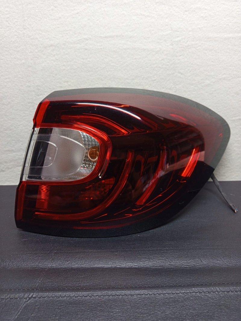 RENAULT CAPTUR I LIFT LAMPA TYLNA prawa prawy TYŁ