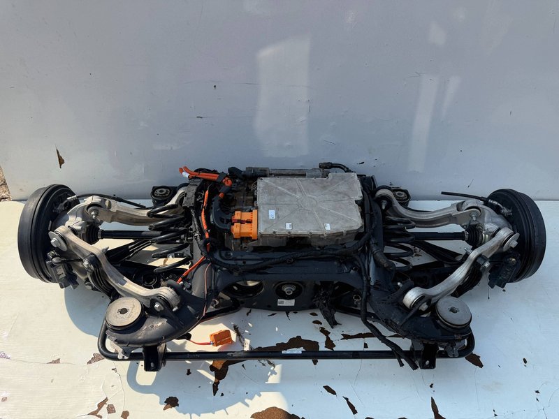 SKODA ENYAQ SILNIK ELEKTRYCZNY UXY