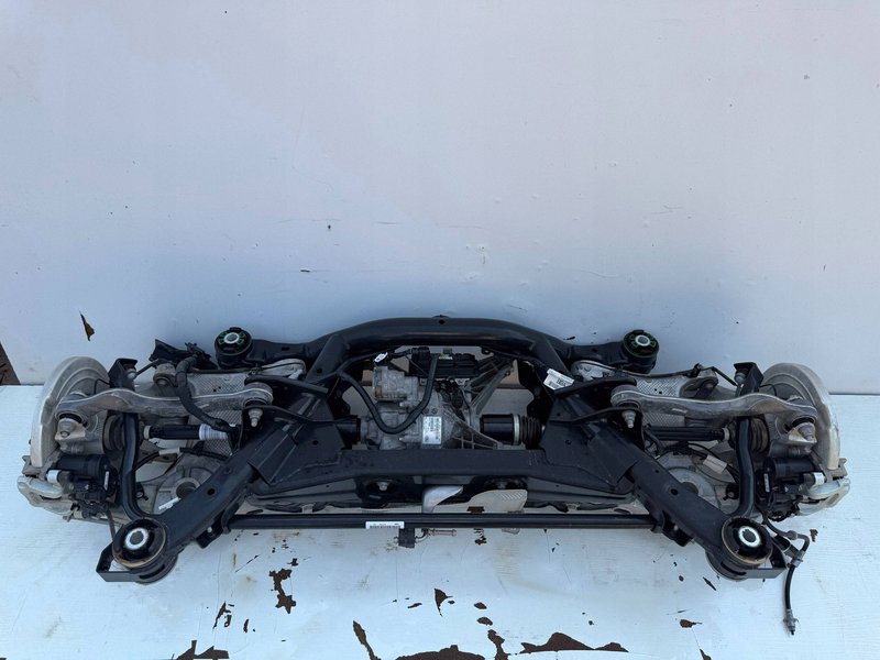 RANGE ROVER EVOQUE L551 2.0D TYLNA BELKA TYLNE ZAWIESZENIE OŚ KOMPLETNE