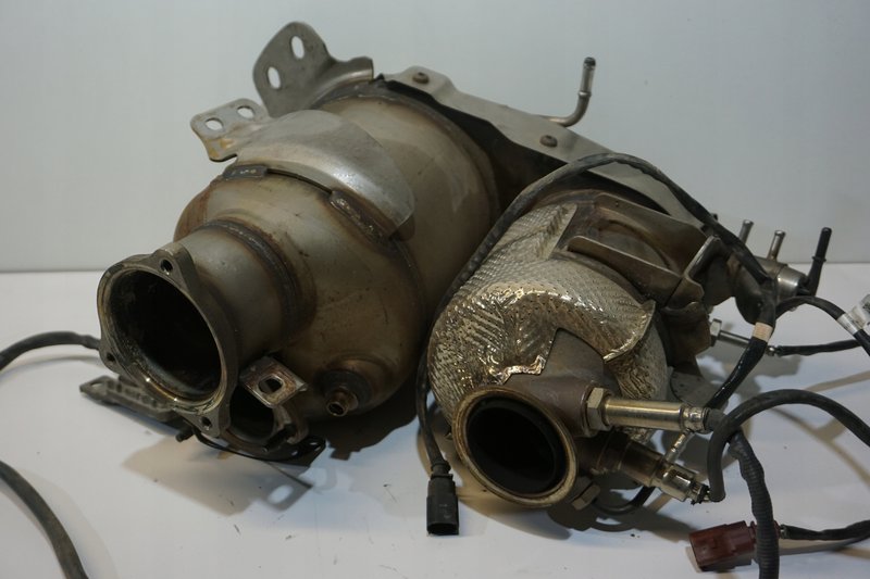 AUDI A4 B9 KATALIZATOR FILTR CZĄSTEK 04L131670S