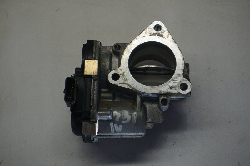 MAZDA 3 BP IV PRZEPUSTNICA POWIETRZA HF01136F0