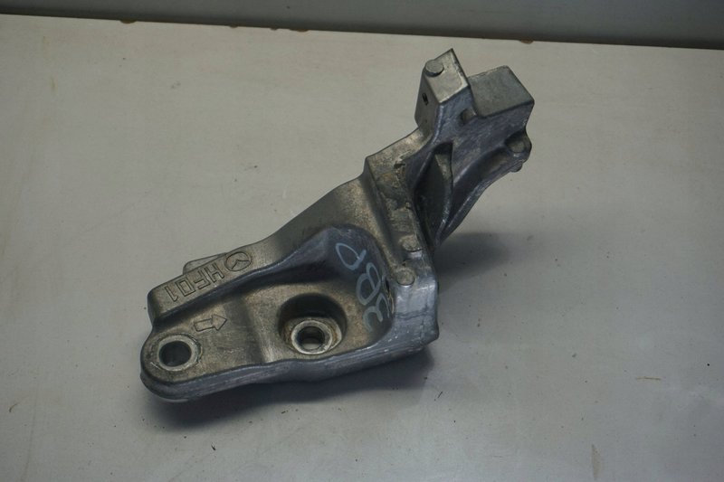 MAZDA 3 BP IV ŁAPA MOCOWANIE SILNIKA 700984