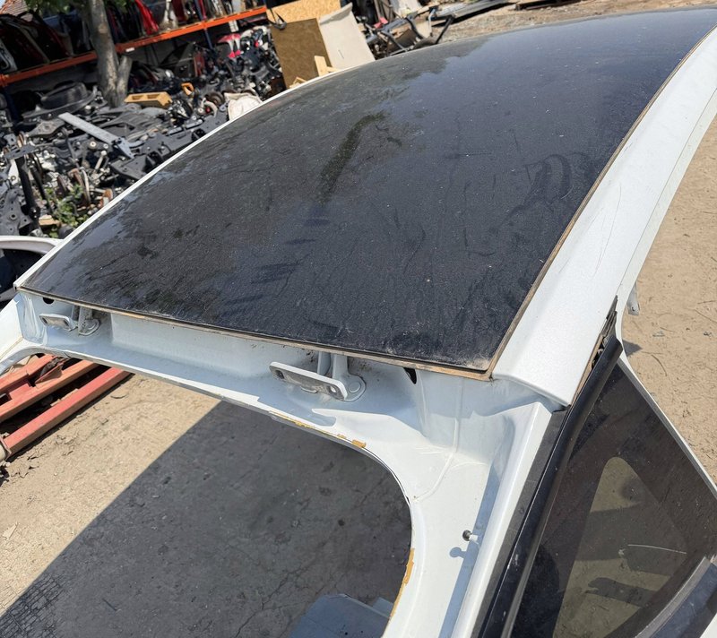 TESLA MODEL Y DACH PANORAMICZNY SZKLANY