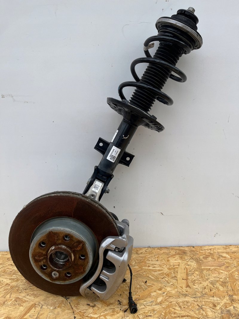 VW MULTIVAN T7 MCPHERSON ZWROTNICA AMORTYZATOR PRAWY 7T0407254B