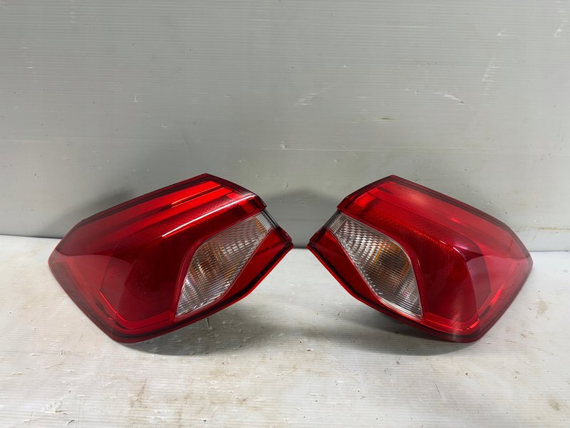 Ford focus Mk4 LAMPA TYLNA lewa prawa lewy prawy TYŁ