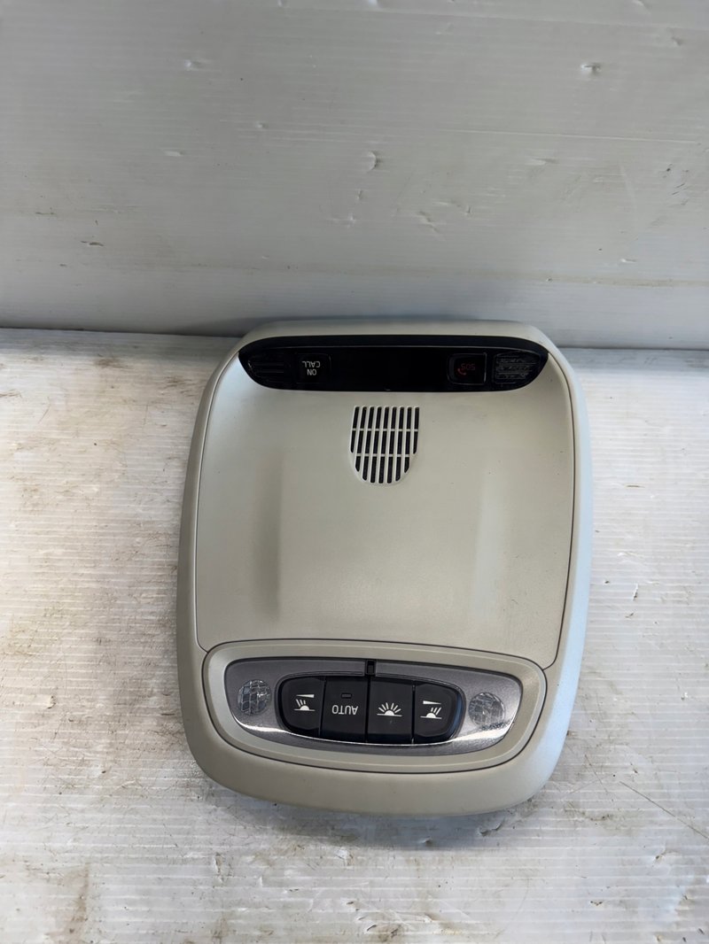 LAMPKA KABINY PODSUFITKI VOLVO XC40 31479163