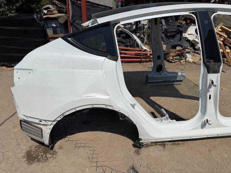 TESLA MODEL Y ĆWIARTKA TYLNA PRAWA PRAWY TYŁ