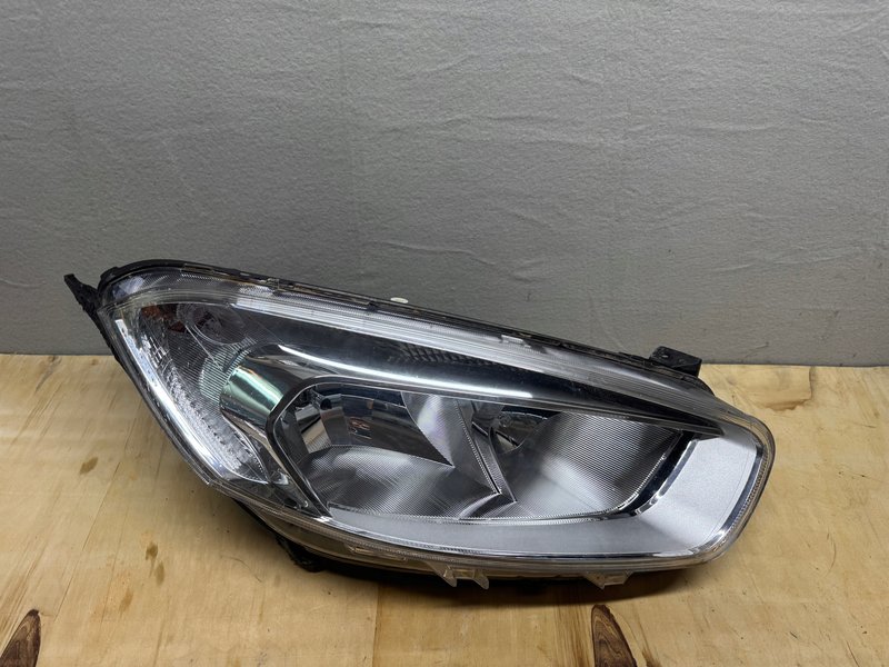 LAMPA PRZÓD PRAWA FORD COURIER MK2