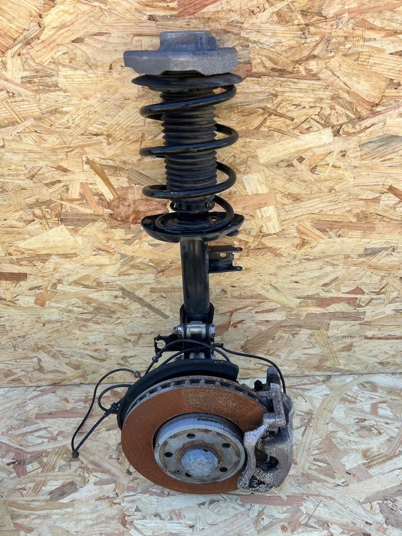 MERCEDES GLA W156 ZWROTNICA PRAWY PRZÓD AMORTYZATOR MCPHERSON a1563208013