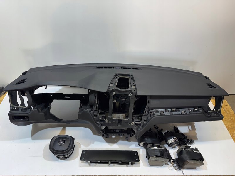 VOLVO XC60 II KONSOLA DESKA PODUSZKI AIRBAG PASY