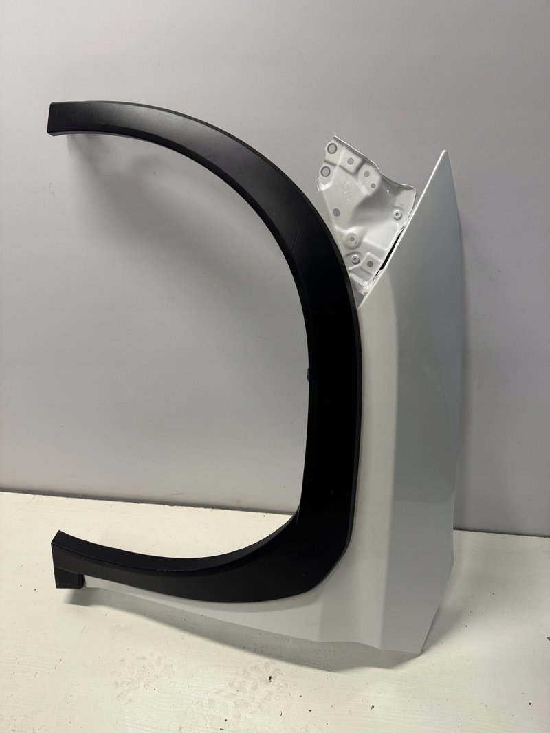 LEXUS UX BLOTNIK PRZEDNI LEWY PRZÓD