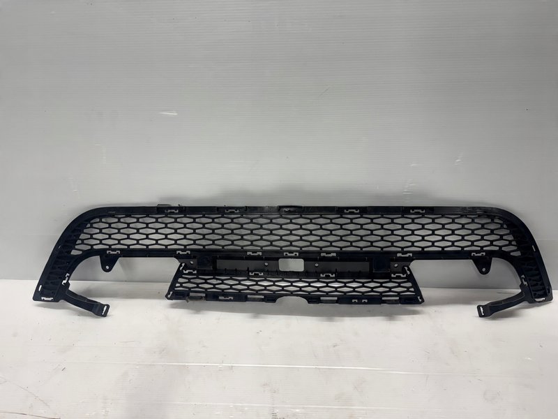 KRATKA ŚRODKOWA ZDERZAKA Land Rover Evoque LIFT