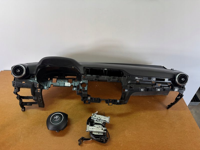 MG ZS KONSOLA DESKA ROZDZIELCZA PASY AIRBAG