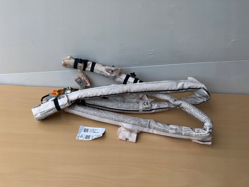 AUDI Q2 KURTYNA PRAWA AIRBAG PRAWY 81A880742D