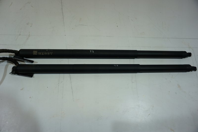 VOLKSWAGEN T7 SIŁOWNIK KLAPY BAGAŻNIKA 7T0827851C