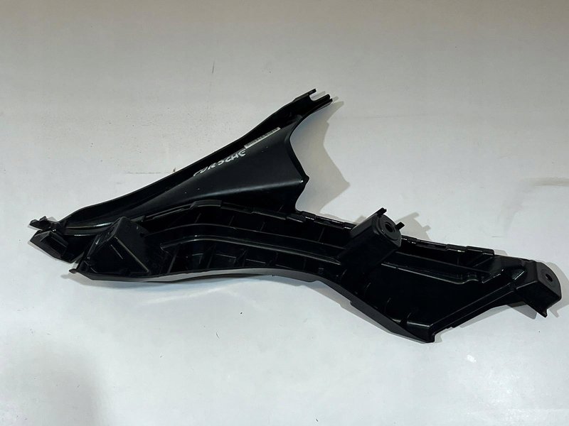 PORSCHE TAYCAN Mocowanie ślizg zderzaka 9J1807348