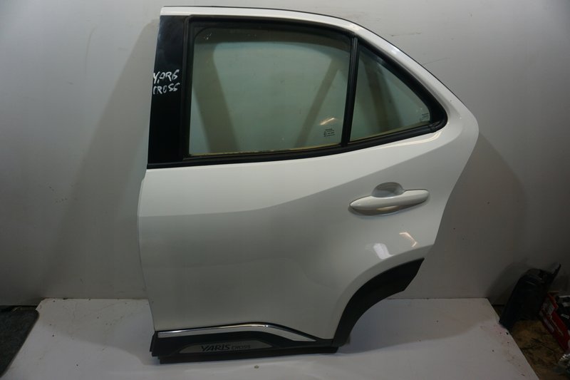 TOYOTA YARIS CROSS DRZWI TYLNE LEWE LEWY TYŁ