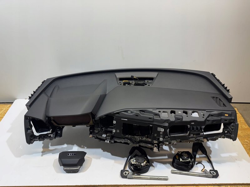 AUDI Q4 89A KONSOLA DESKA AIRBAG PASY PODUSZKI