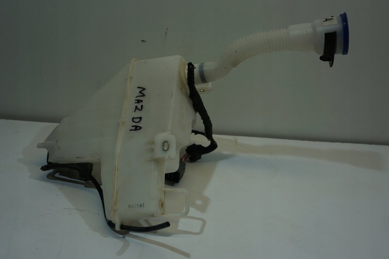 MAZDA 3 BP ZBIORNICZEK PŁYNU SPRYSKIWACZY BCKA-67480