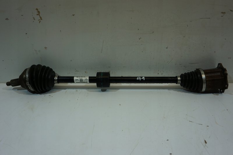 VW AUDI PÓŁOŚ PRZEDNIA PRAWA 2Q0407272CB