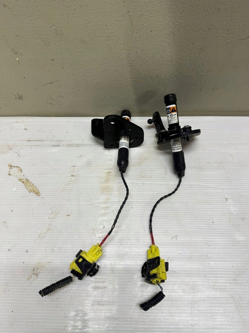 TESLA MODEL 3 BEZPIECZNIKI HIGHLAND P173570200B